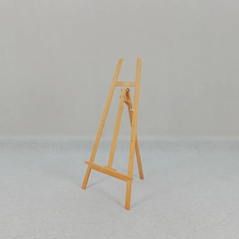 높이 조절 구멍이 뚫린 원목 삼각 이젤 거치대 전체 모습