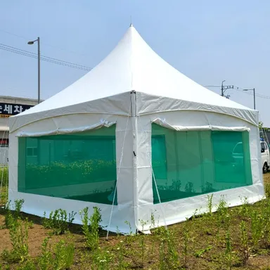 흰색 5×5 대형 몽골텐트와 사면 가림막 설치 사진