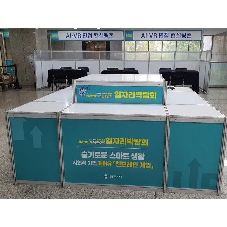 옥타늄 알루미늄 프레임에 인쇄 패널을 두른 행사용 작성대 카운터